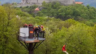 Kettesben Canopy csúszás a fák felett Visegrádon kosár