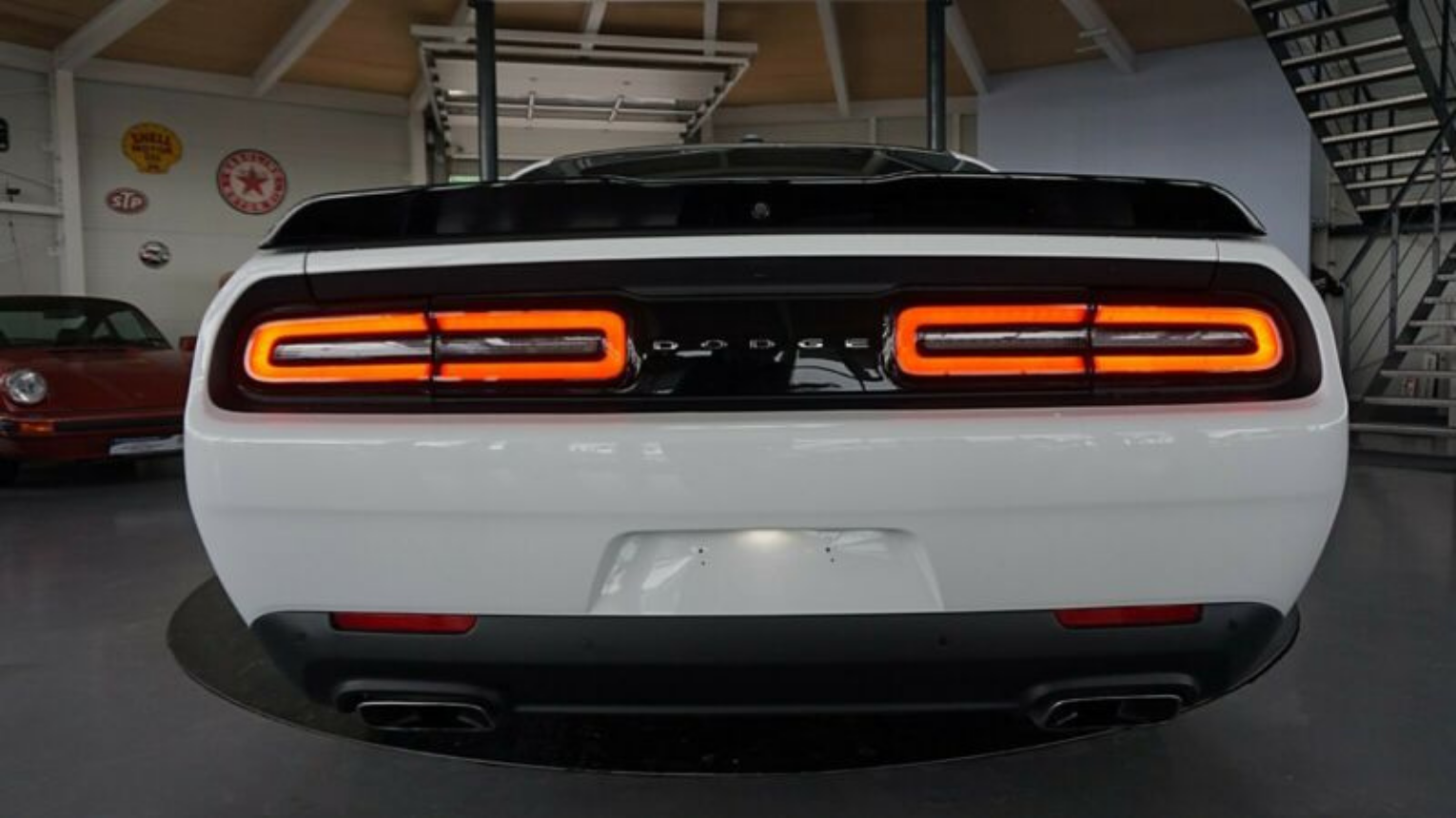 5,7-es, Hemi motoros Dodge Challenger utcai élményvezetés 4