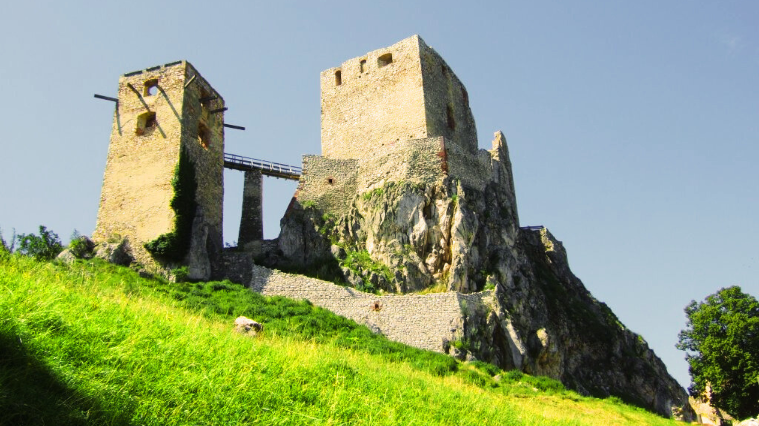 Várvezetés a cseszneki vár romjai között – Várfelfedezőknek