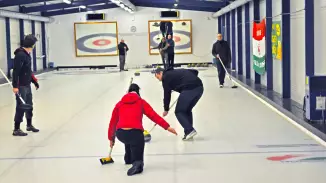 Curling 8 fő részére 1 pálya kosár