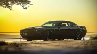 Utazz egy 5,7-es Hemi motoros Dodge Challengerrel Siófokon kosár