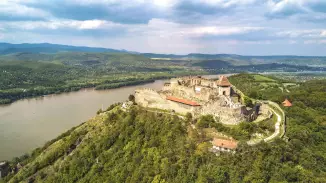 Budapest-Visegrád élményrepülés helikopterrel 1-4 fő részére kosár