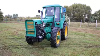 Dutra UE28-as traktor vezetése kosár