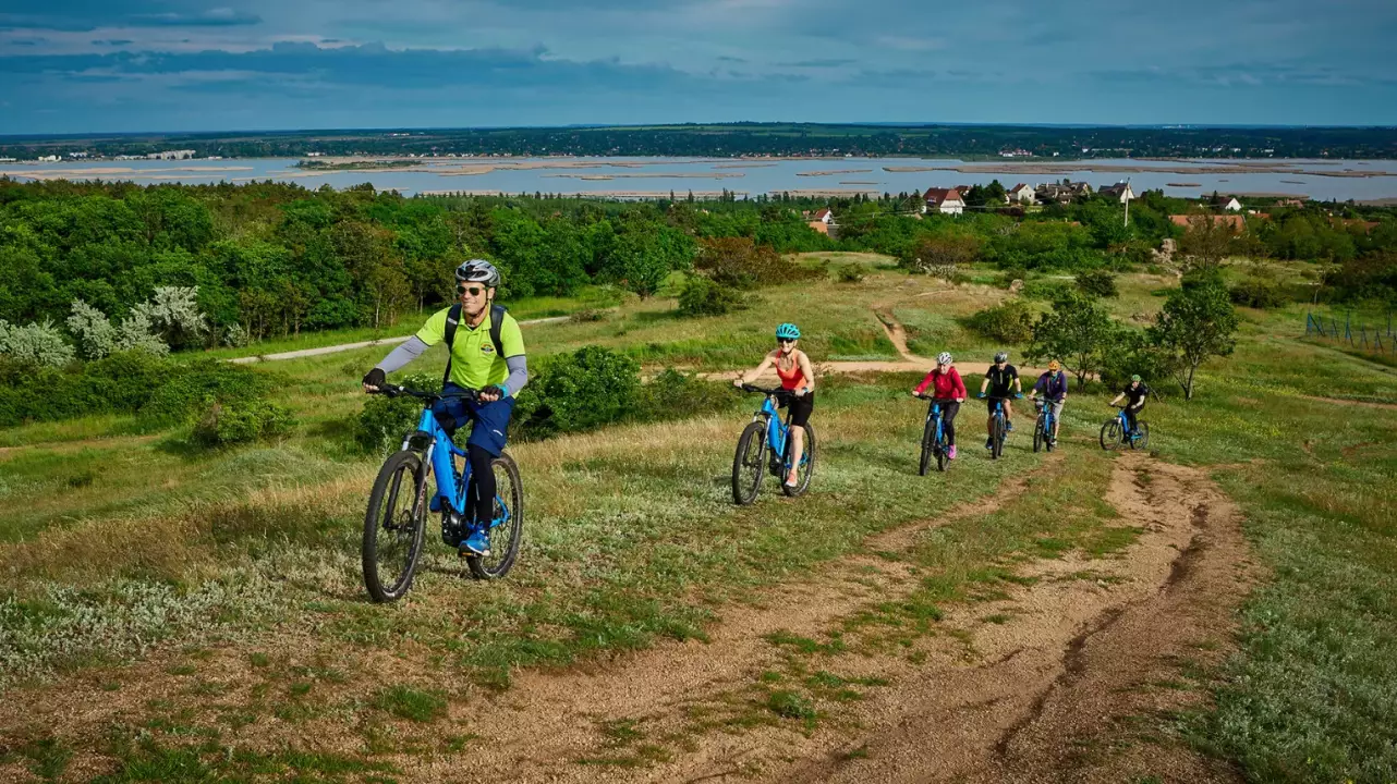 E-bike-on a Velencei-hegység ösvényein fő kép