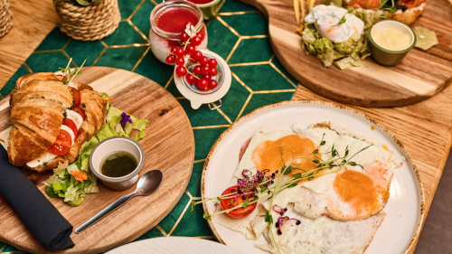 Eggscuse Me?! – Bottomless Brunch Budapest belvárosában 11