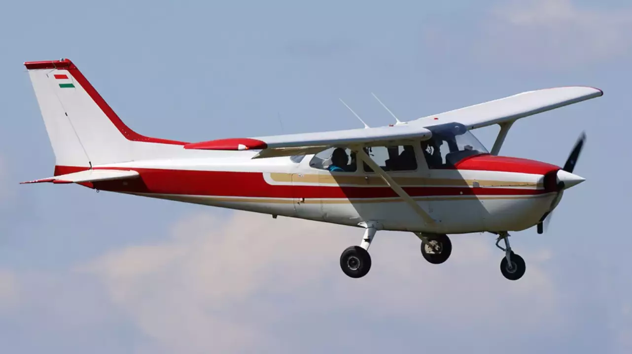 40 perces élményrepülés Tatabánya felett Cessna 172-vel fő kép