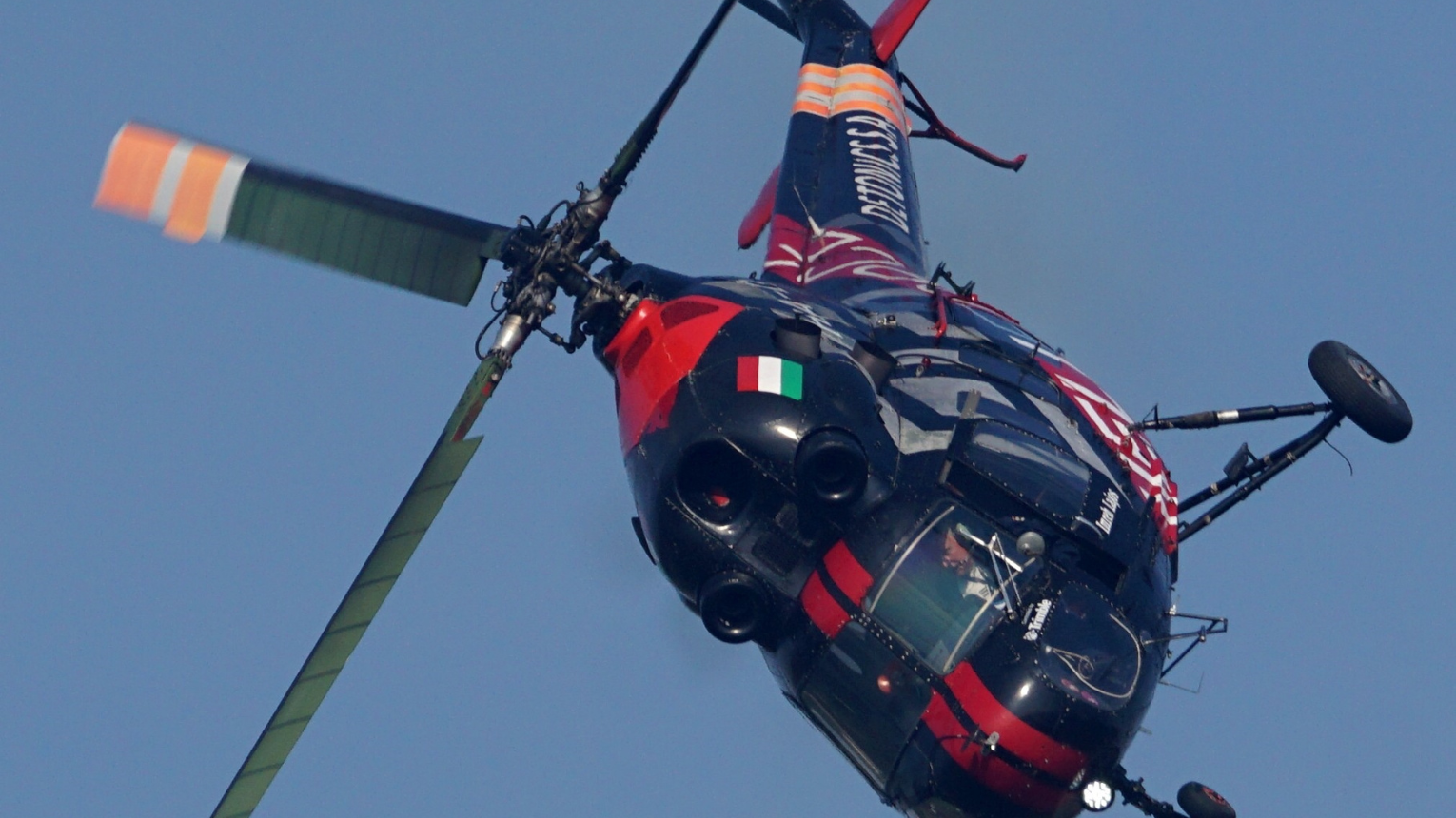 Helikopteres extrém műrepülés Balatonfőkajáron 4