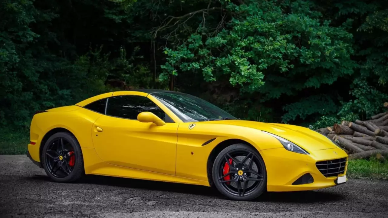 Ferrari California élményvezetés az M-Ringen – hétköznap/hétvégén fő kép