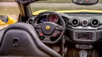 560 Le-s Ferrari California autópályás élményvezetés kosár