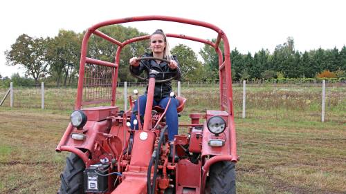 RS 09 GT124 fűnyíró traktorral élményvezetés gyerekeknek galéria 2