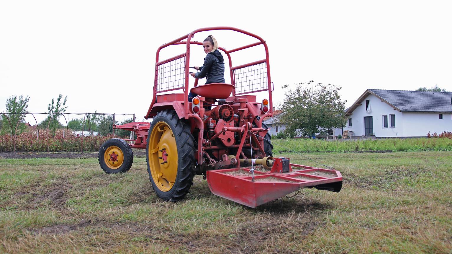 RS 09 GT124 fűnyíró traktorral csapatás felnőtteknek 6