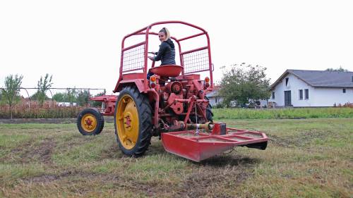 RS 09 GT124 fűnyíró traktorral élményvezetés gyerekeknek galéria 5