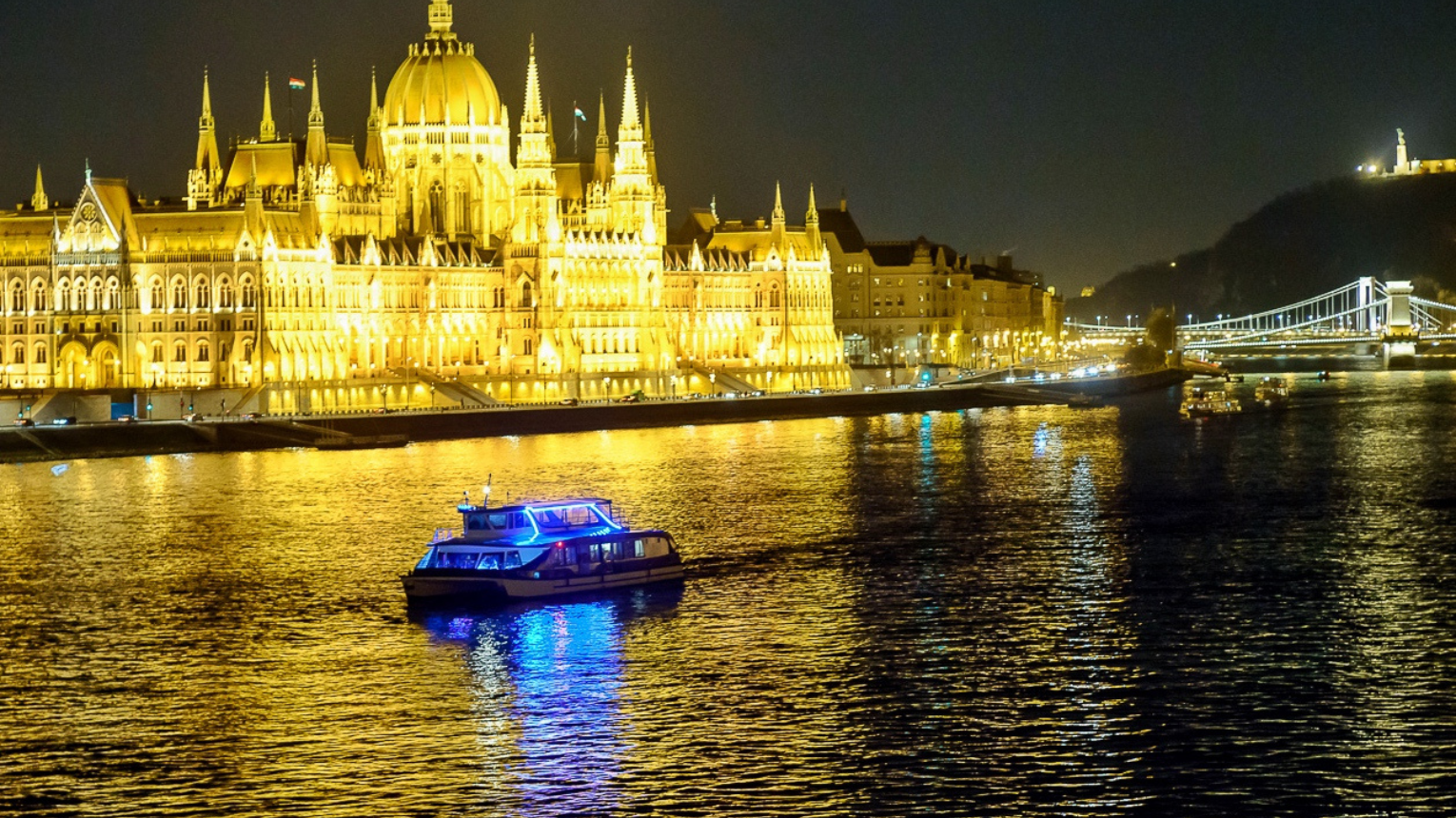 Hajós vacsora Budapesten!Romantikus környezet, élő zenei előadás! 8