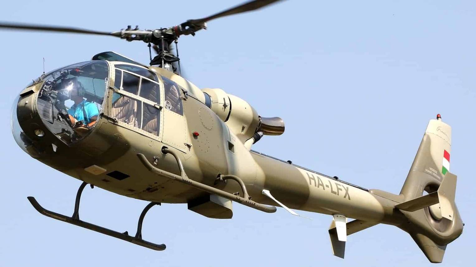 Kötelékrepülés katonai helikopterekkel 12 fő részére