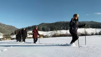 Érintetlen havas tájakon – Hótalpas kalandtúra az erdélyi hegyvidéken