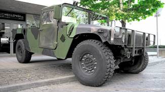 Igazi katonai Hummer ,HUMVEE utcai élményvezetés kosár
