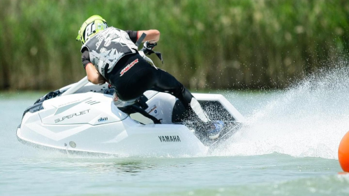 Yamaha SuperJet 2021 állós Jet-ski bérlés 4