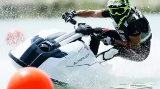 Yamaha SuperJet 2021 állós Jet-ski bérlés kosár