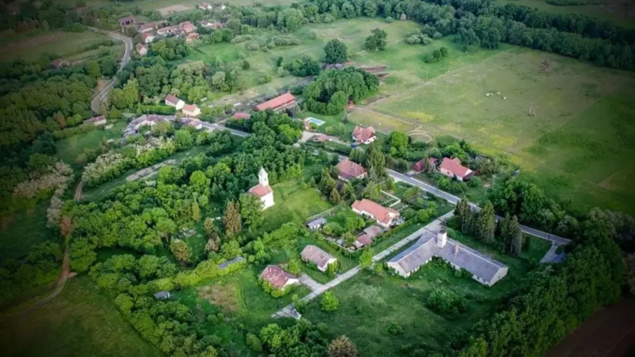 Szerelem a La Amarilla tornácos parasztházban, az Őrségben fő kép