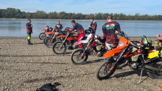 KTM Crossmotoros erdei túra a Csepel szigeten a Duna mentén kosár