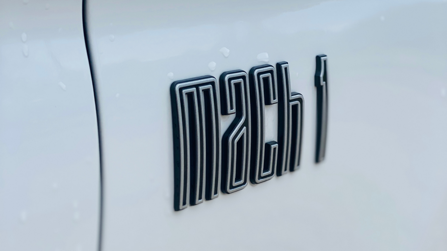 Élményvezetés Mach 1-es Ford Mustanggal