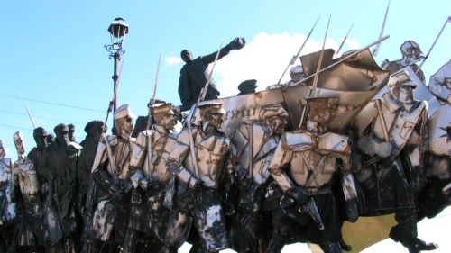 Pöfögés és sétaautókázás a Memento Park szobrai között 3