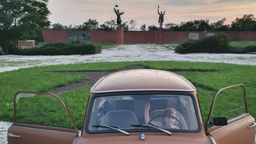 Pöfögés és sétaautókázás a Memento Park szobrai között 5