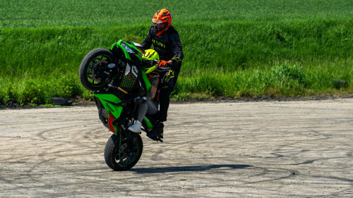 Stunt show! Ha látványos extrém bulit akarsz akkor ez tetszeni fog! 8