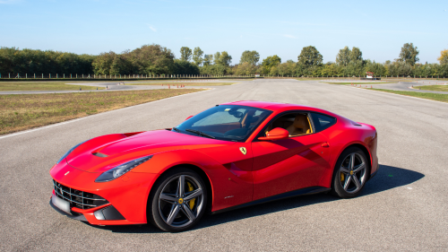 Ferrari F12 élményvezetés az M-Ringen – hétköznap/hétvégén 4