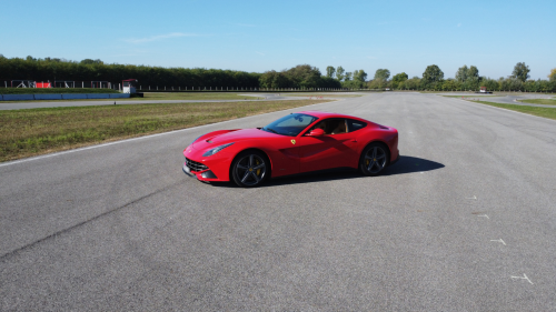 Ferrari F12 élményvezetés az M-Ringen – hétköznap/hétvégén 1