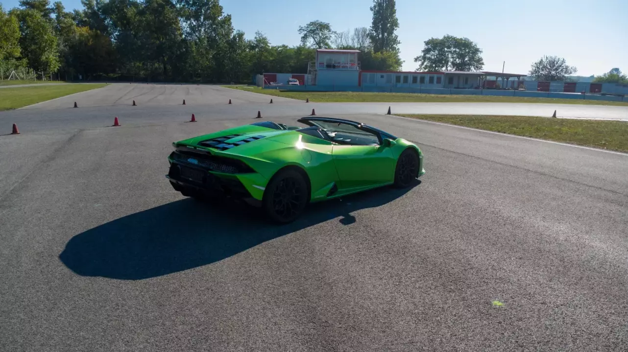 Lamborghini Huracán élményvezetés az M-Ringen – hétköznap/hétvégén fő kép