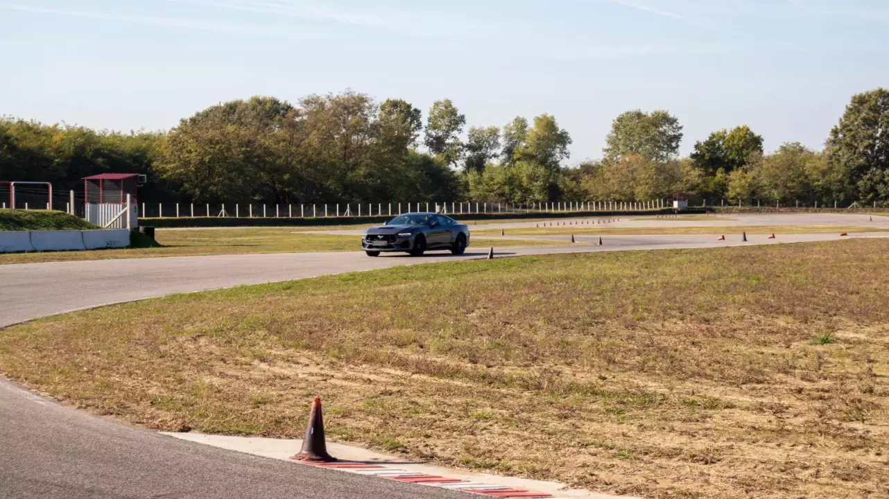 Mustang GT 2024 élményvezetés az M-Ringen – hétköznap/hétvégén fő kép