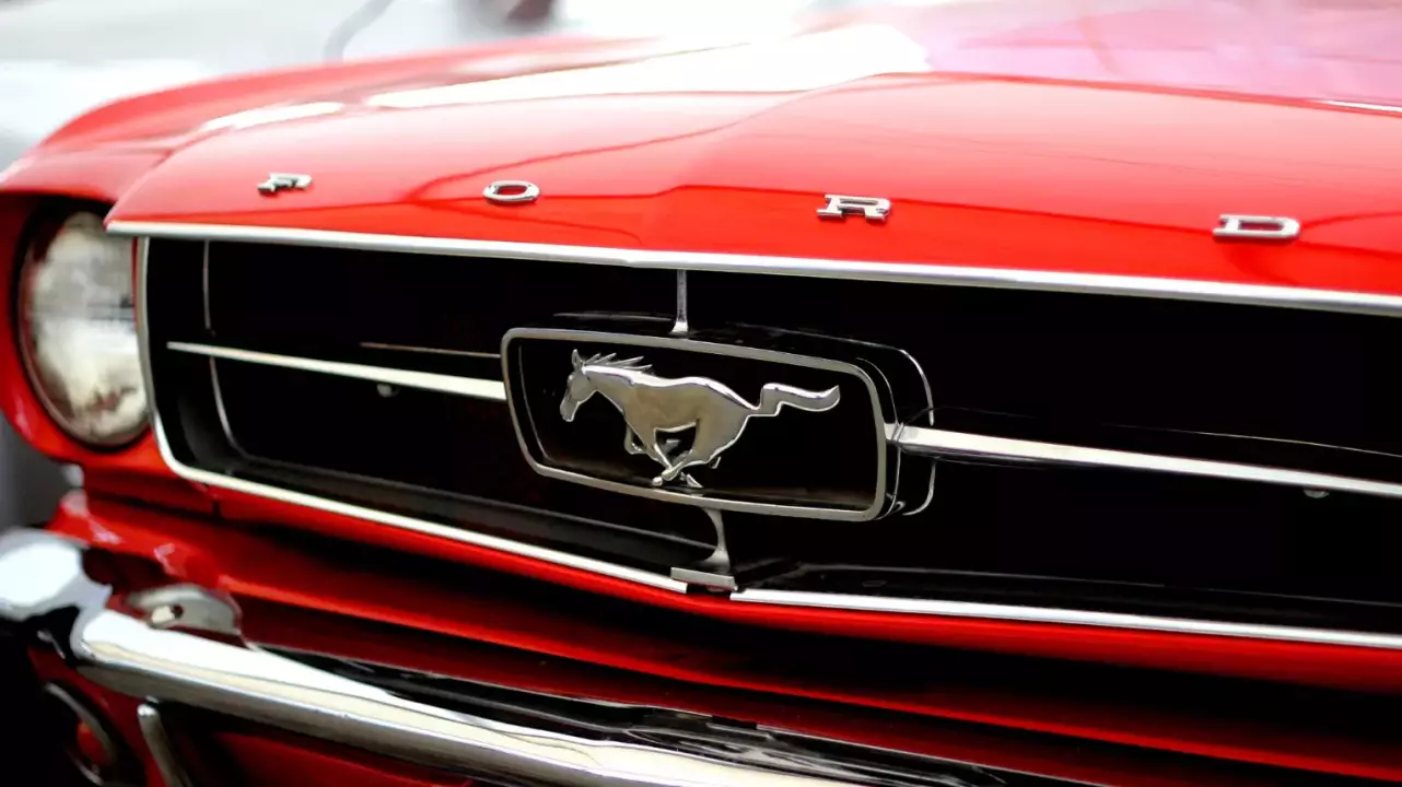 Gyerekeknek élményautózás egy 1966-os Ford Mustanggal fő kép