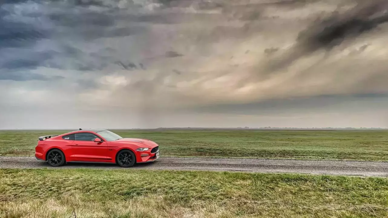 Utcai élményautózás Mustang GT55-el Debrecen és környékén fő kép