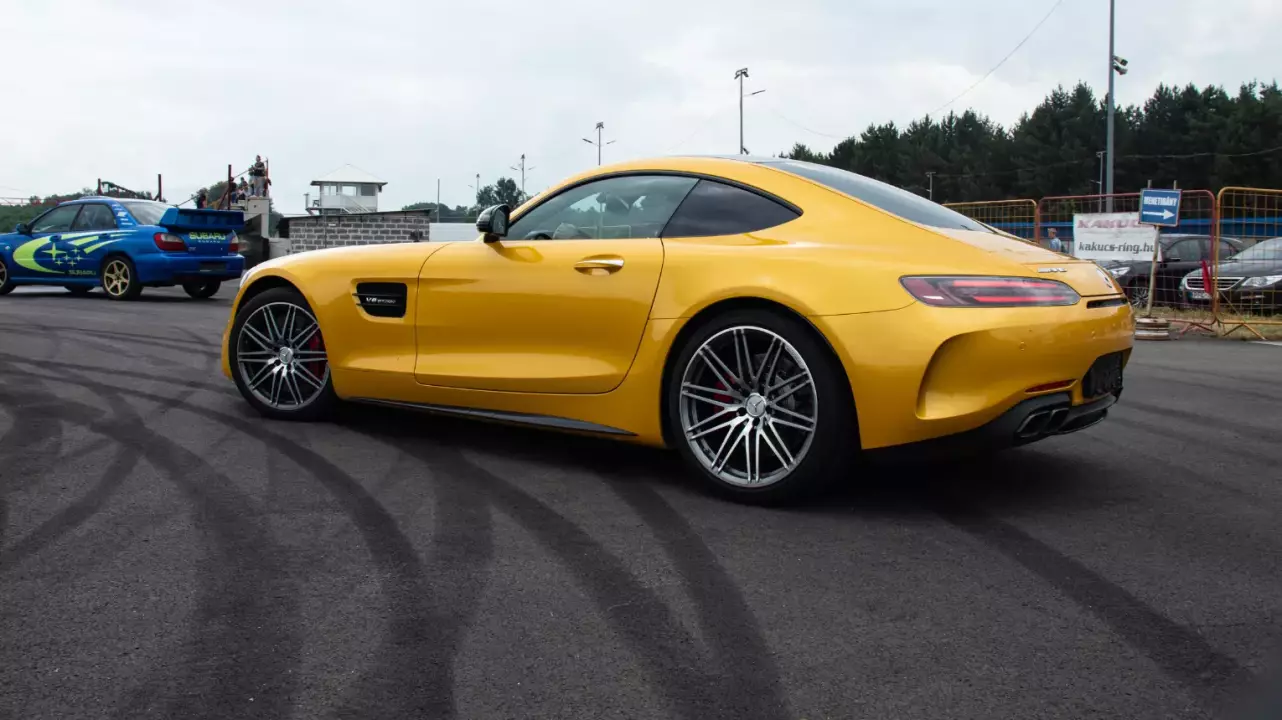 Mercedes AMG GT C élményautózás gyerekeknek a Kakucs Ringen fő kép