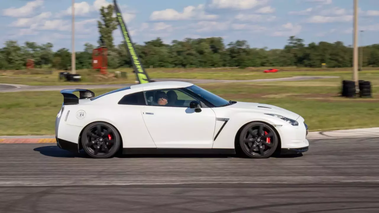 Nissan GT-R élményautózás gyerekeknek a Kakucs Ringen fő kép