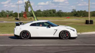 Nissan GT-R élményautózás gyerekeknek a Kakucs Ringen kosár