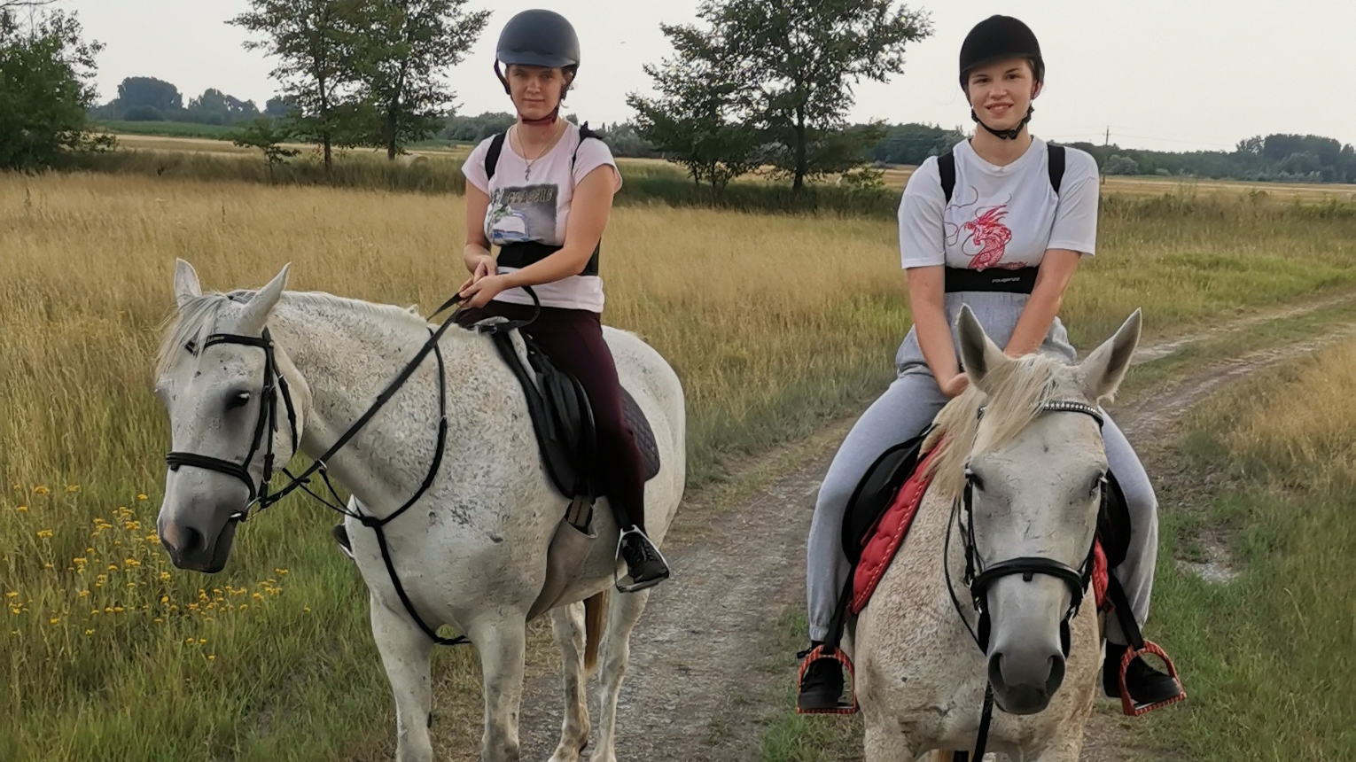 Kettesben egész nap lóháton az alföldi betyár utakon gyakorlott lovasoknak 3