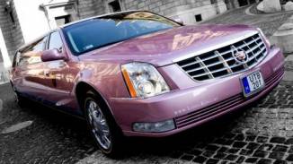Pink Cadillac limuzin lánybúcsúra 6-8 fő részére kosár