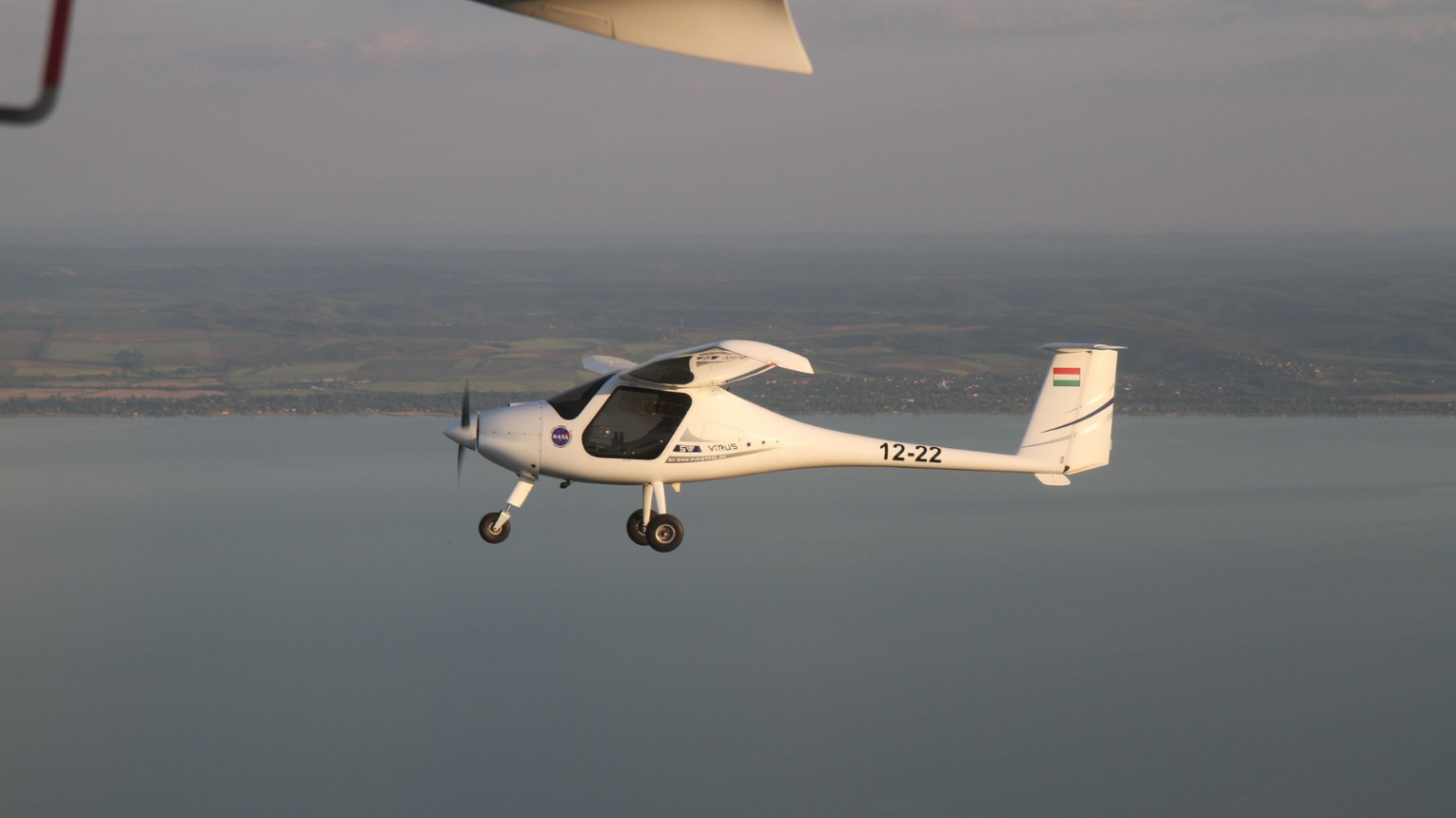 Repülés a Balaton felett csúcskategóriás Pipistrel repülőgéppel