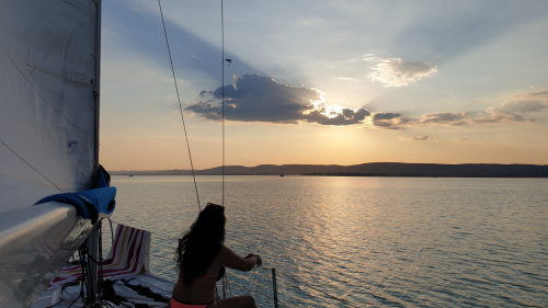 Romantika, vitorlázás, naplemente és koccintás Balatonakarattyán 4