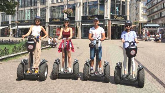 Csapatban Segway túra a Hősök terére akár cégesen 3