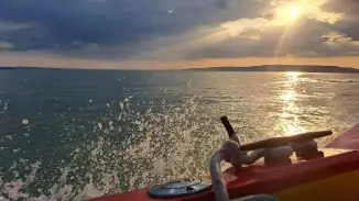 Romantika és adrenalin egy SuperJettel a Balatonon Fonyódnál kosár