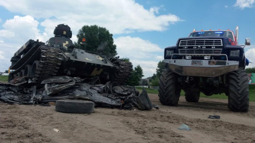 Két szörny! Monster Truck és Tank vezetési csomag 1