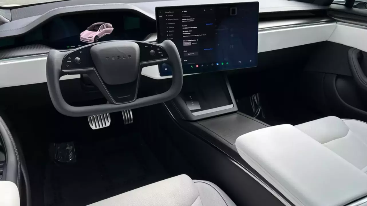 Tesla Model S Plaid utcai élményvezetés fő kép