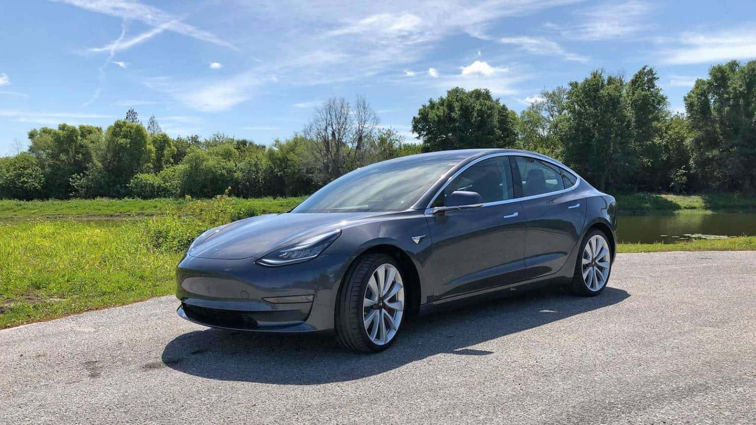 Tesla Model 3 élményvezetés