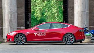 Tesla Model S P90D utcai vezetés országosan kosár