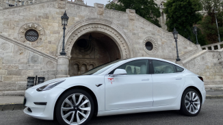Tesla Model 3 Performance Facelift 2021-es speede gonzala vezetése kosár