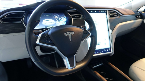 Tesla Model S 85 -2014 ezüst kölcsönzése 2