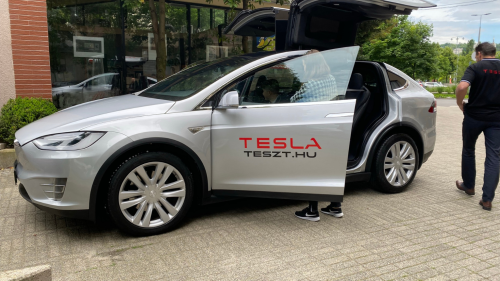 Tesla Model X 90D Dual motor 2017-es (Ezüst domina) vezetése 3